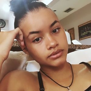 Meet your Posher, Melani